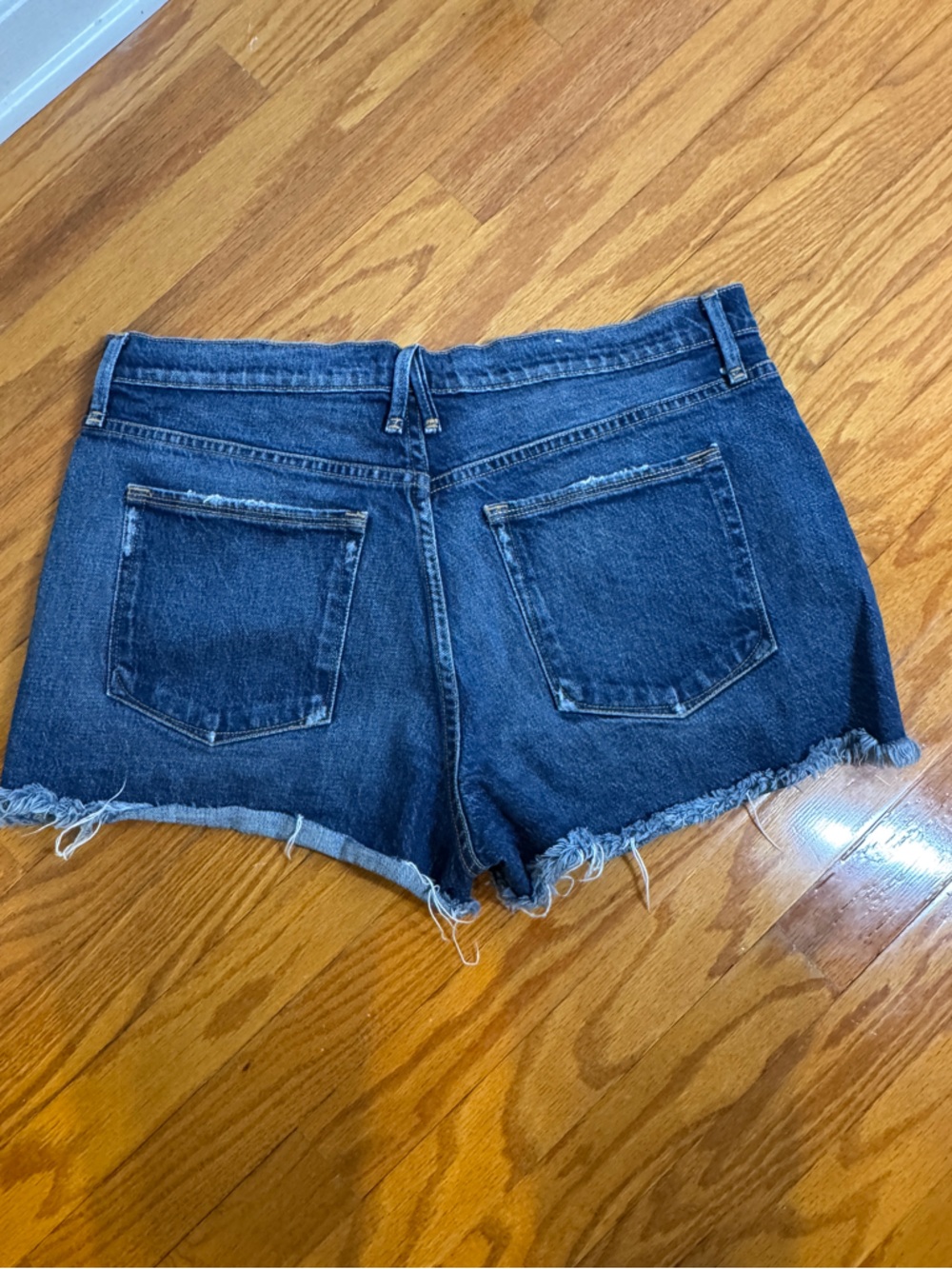 Good American Good 90's Raw Hem Distressed Denim Shorts 10/30 - Picture 6 of 6